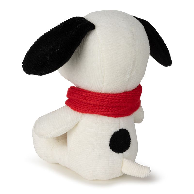 Snoopy Sitting With Scarf - 17 cm